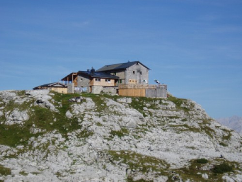 Der erneuerte Anbau mit erweiterter Terrasse