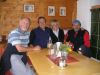 Rudl, Hermann, Schuh-wie-du-Hans und mittendrinn die Wirtin