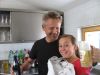 Willi und Lena bei der harten Kchenarbeit